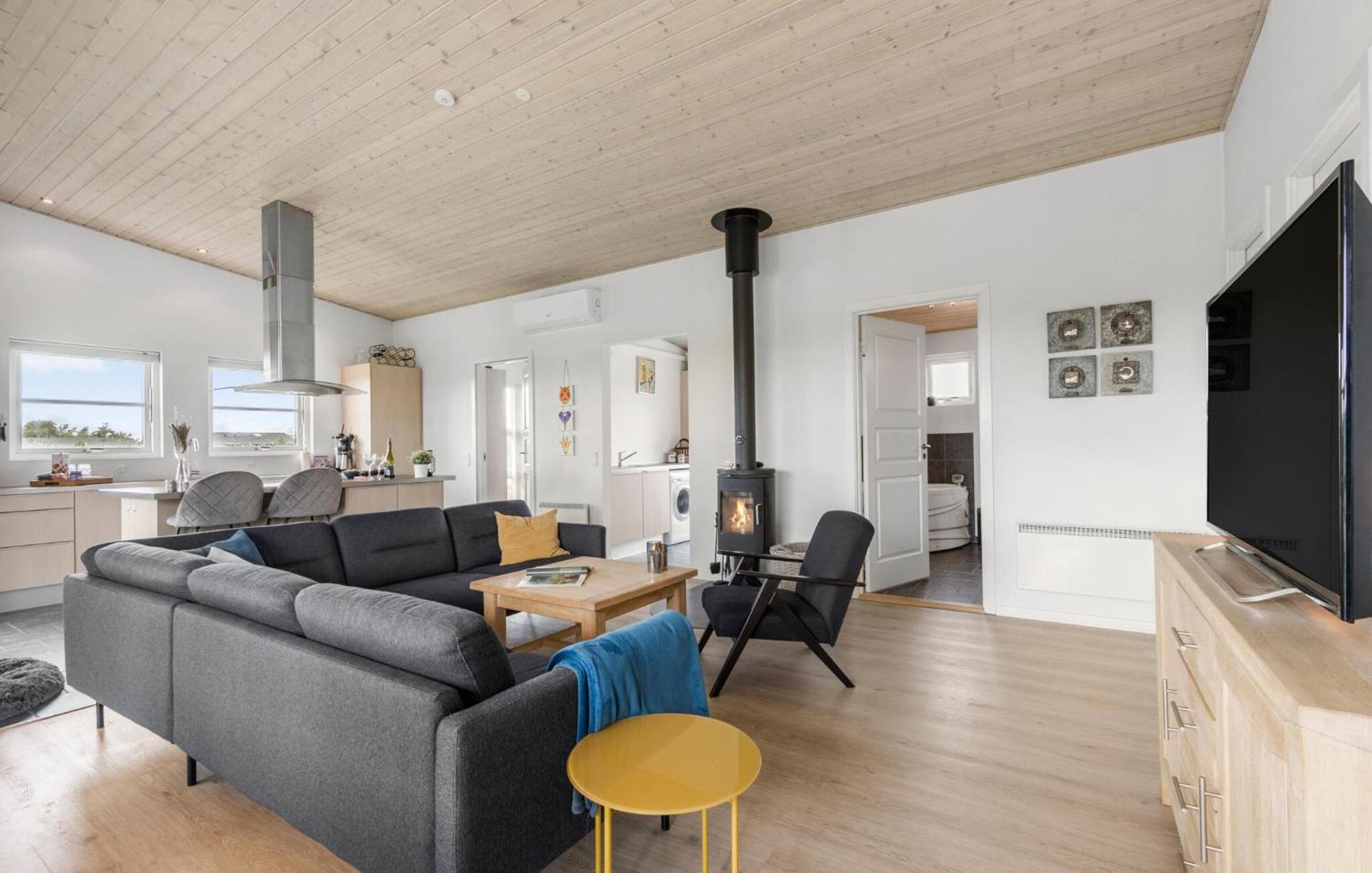 Lovely Home In Tarm With Wifi Eksteriør billede
