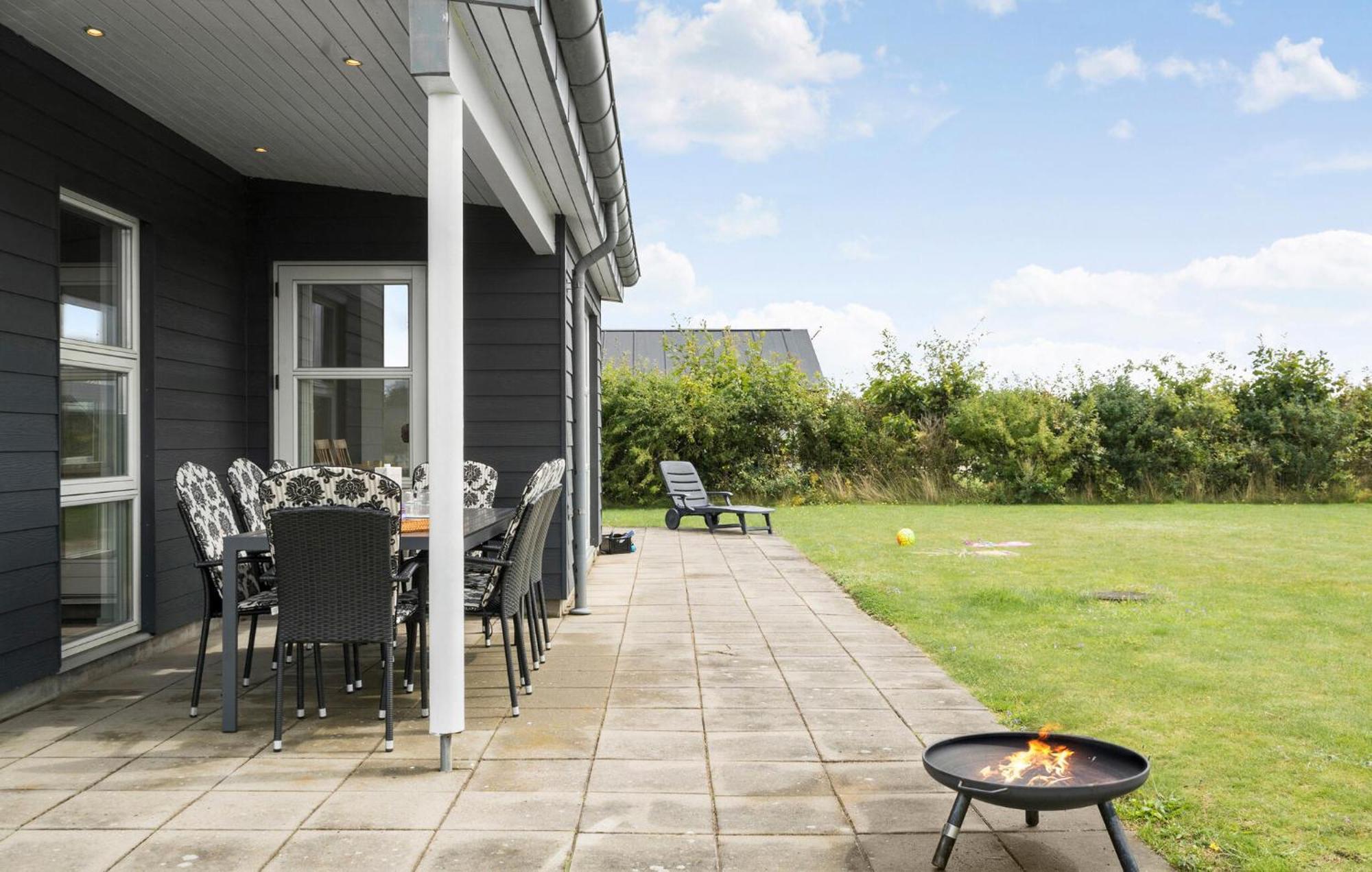 Lovely Home In Tarm With Wifi Eksteriør billede